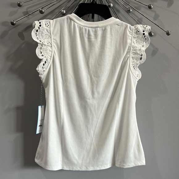 NEW! Draper James Women’s Embroidered Flutter Sleeve T-Shirt Size Medium - Picture 2 of 4